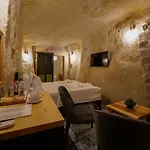 The Niche Cave 3*
