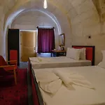 Готель The Niche Cave