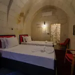 Готель The Niche Cave