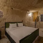 The Niche Cave
