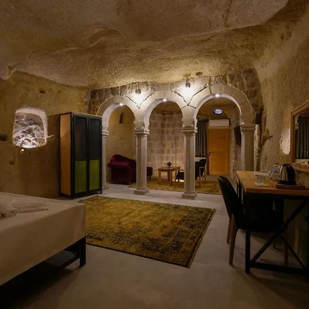 The Niche Cave ギョレメ