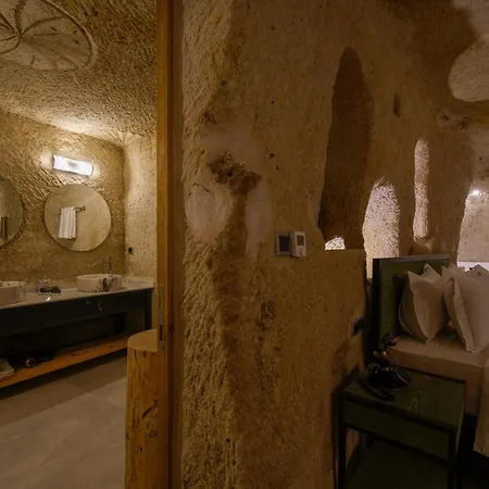 The Niche Cave 3*