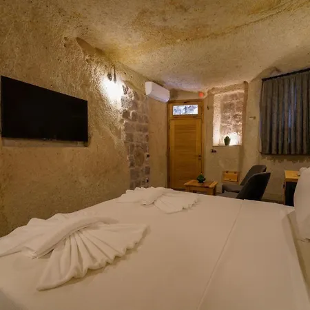 The Niche Cave *