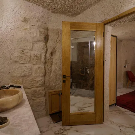 The Niche Cave 3*