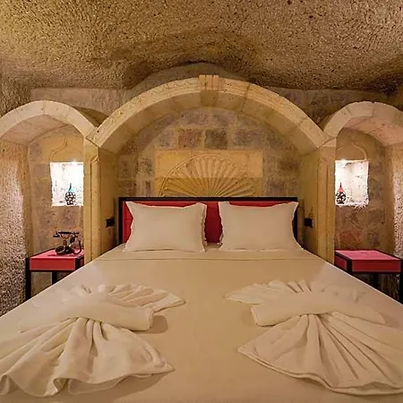 The Niche Cave 3*