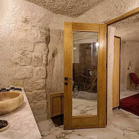 The Niche Cave 3*